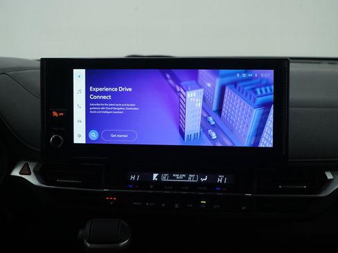 Used 2025 Toyota Sienna XLE Woodland Edition image 15