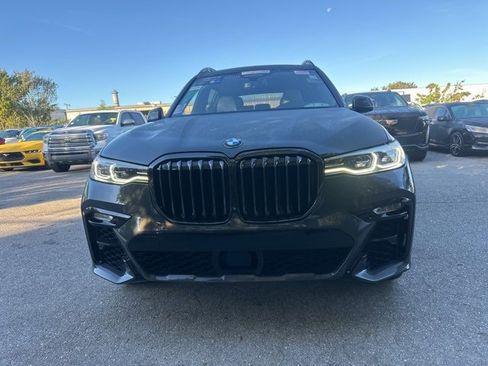 Used 2022 BMW X7 M50i image 3