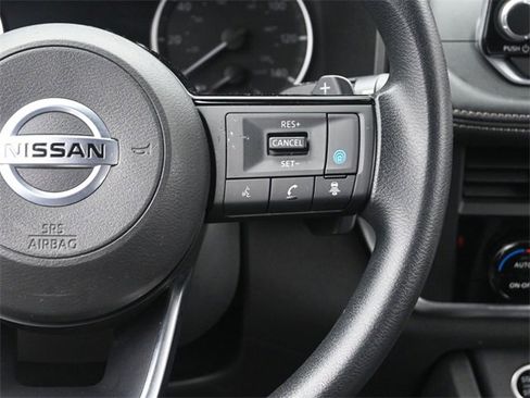 Used 2023 Nissan Rogue SV image 29