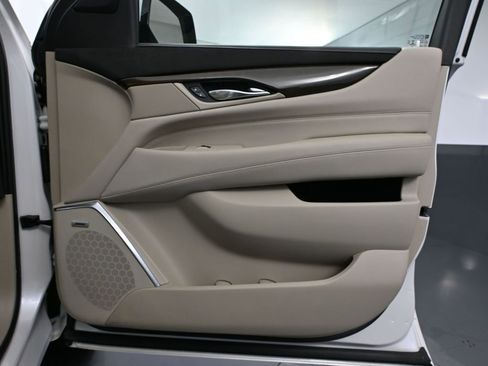 Used 2020 Cadillac Escalade ESV Premium Luxury image 59