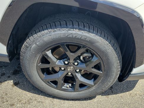 Used 2024 Toyota RAV4 XLE AWD/4WD image 8