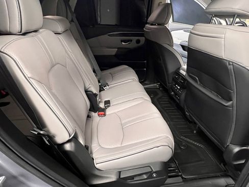 Used 2025 Honda Pilot Elite image 17