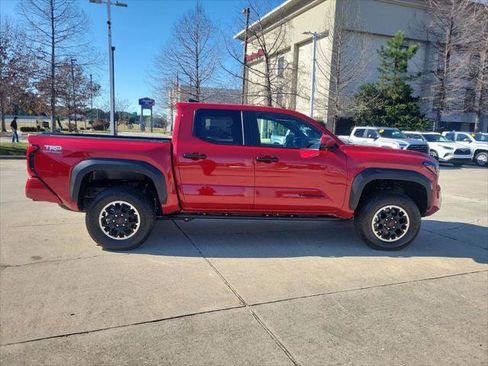 Certified 2025 Toyota Tacoma TRD Off-Road image 9
