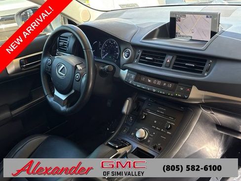 Used 2015 Lexus CT 200h w/ Navigation Package FWD image 32