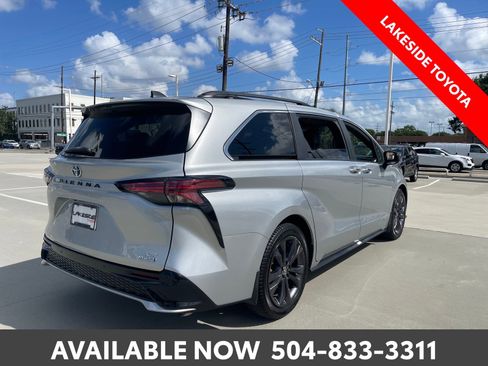 Used 2021 Toyota Sienna XSE FWD image 5