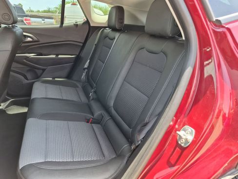 Used 2025 Chevrolet Trax LT FWD image 23