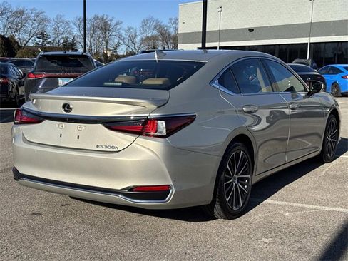 Certified 2025 Lexus ES 300h w/ Premium Package image 5