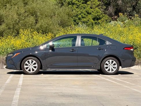 Used 2025 Toyota Corolla LE image 6