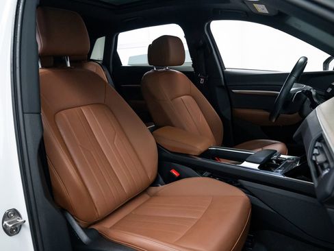 Used 2024 Audi Q8 e-tron Premium image 23