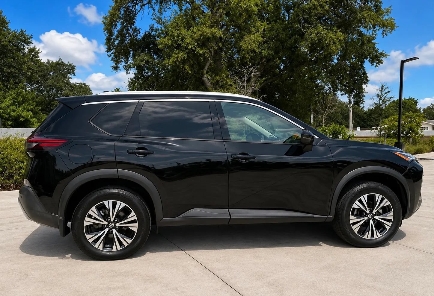 Used 2021 Nissan Rogue SV FWD image 10