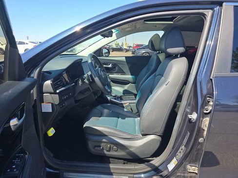 Used 2022 Kia Niro EX Premium image 4