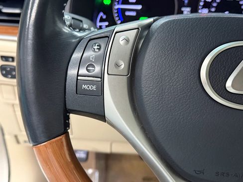 Used 2013 Lexus ES 300h image 27