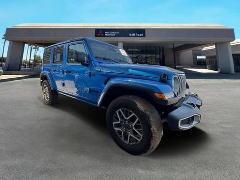 Used 2025 Jeep Wrangler Unlimited Sahara AWD/4WD image 4