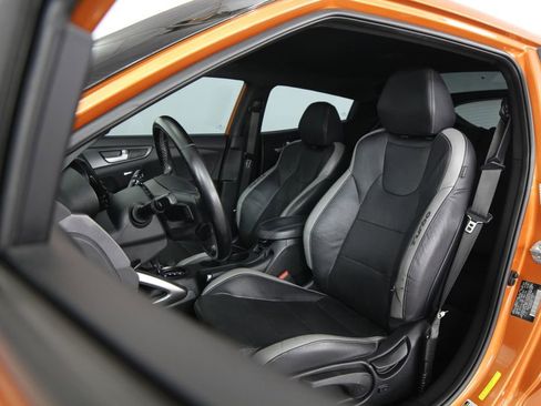 Used 2016 Hyundai Veloster Turbo FWD image 40