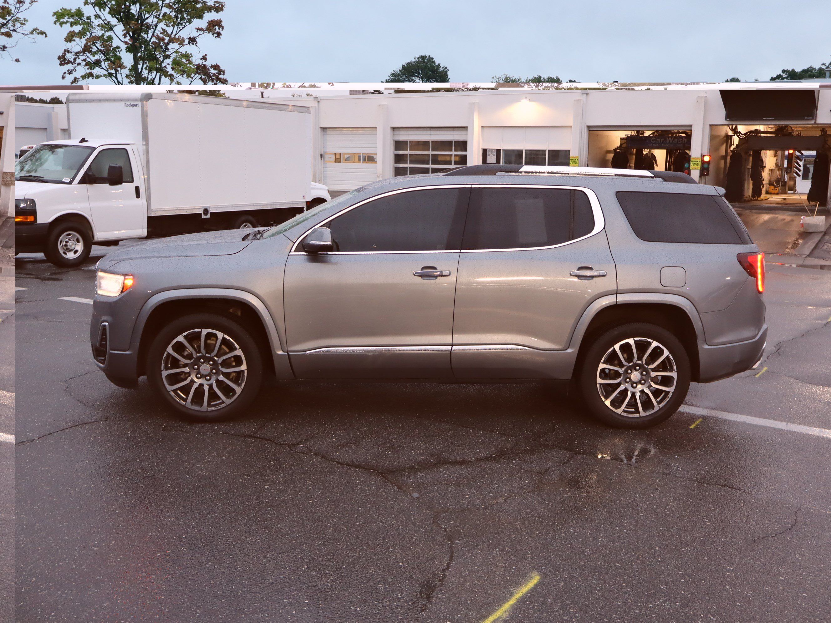 Used 2021 GMC Acadia Denali w/ Denali Ultimate Package AWD/4WD image 18
