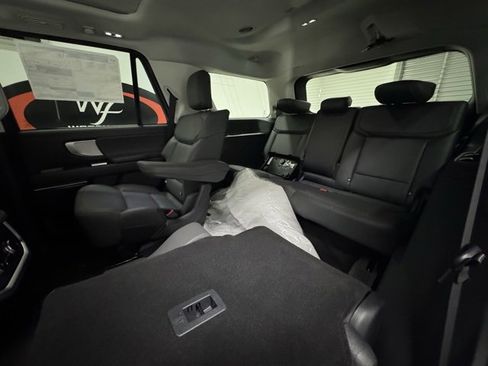 New 2025 Ford Expedition Active image 10