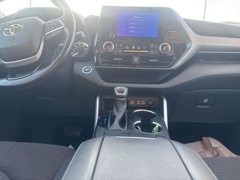 Certified 2023 Toyota Highlander LE image 16