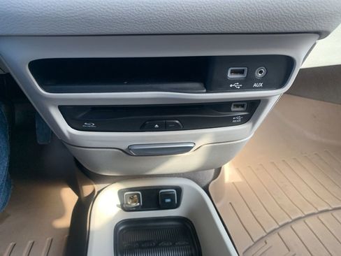 Used 2017 Chrysler Pacifica Touring-L Plus w/ Tire & Wheel Group image 26