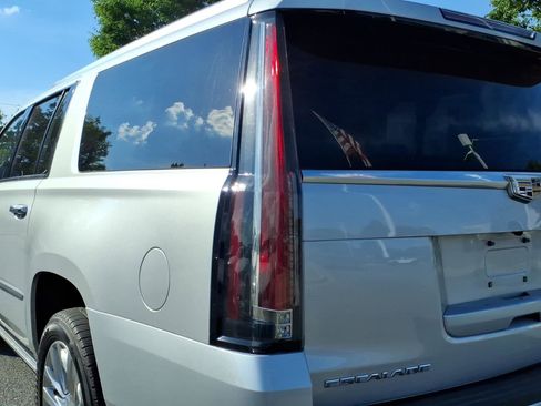 Used 2016 Cadillac Escalade ESV Premium AWD/4WD image 17
