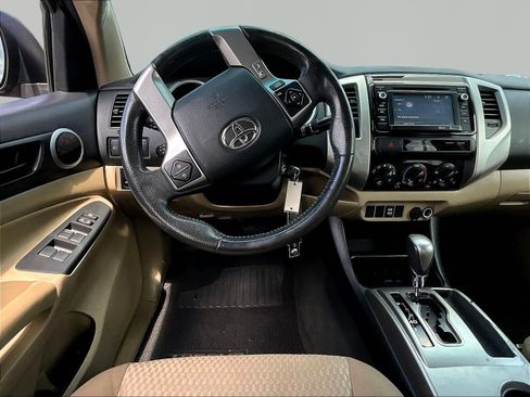 Used 2015 Toyota Tacoma PreRunner w/ SR5 Package RWD image 9