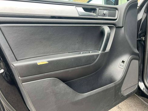 Used 2017 Volkswagen Touareg Wolfsburg Edition image 26