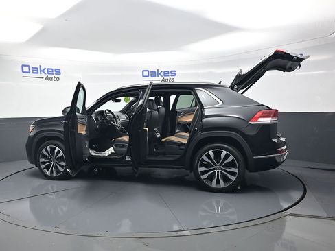 Used 2022 Volkswagen Atlas Cross Sport SEL Premium R-Line AWD/4WD image 58