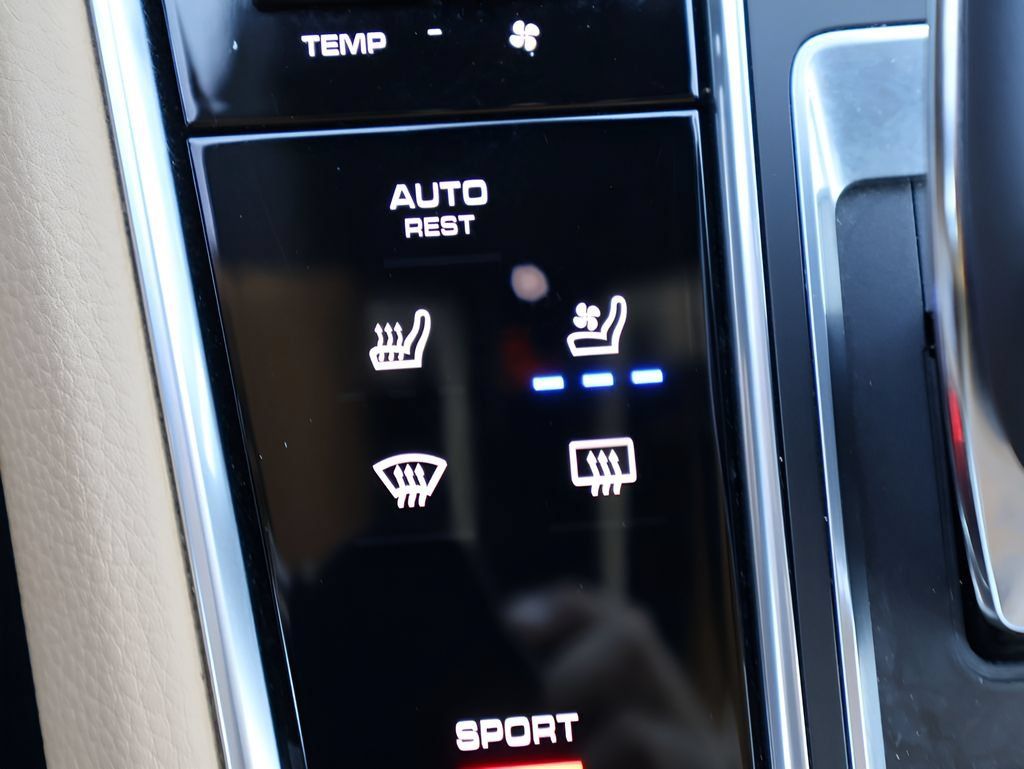 Used 2023 Porsche Panamera 4 Platinum Edition AWD/4WD image 24