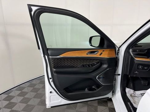 Used 2023 Jeep Grand Cherokee L Summit image 15