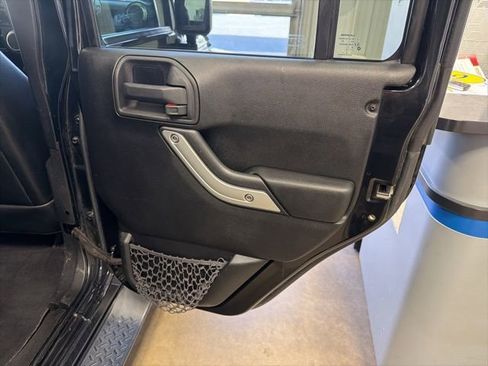 Used 2012 Jeep Wrangler Unlimited Sahara w/ Max Tow Pkg AWD/4WD image 23