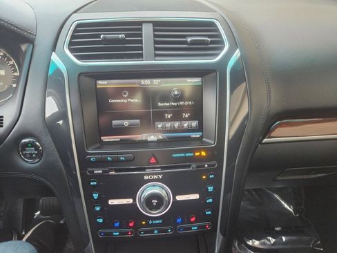 Used 2016 Ford Explorer Platinum image 8