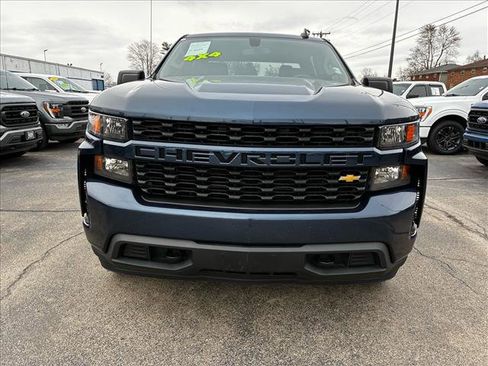 Used 2022 Chevrolet Silverado 1500 Custom image 2