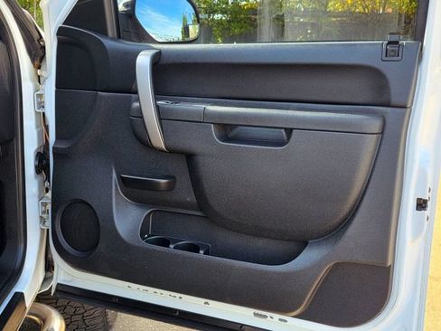 Used 2011 Chevrolet Silverado 1500 LT AWD/4WD image 36
