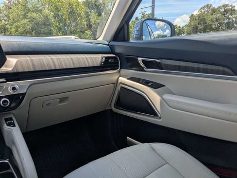 Used 2022 Kia Telluride SX w/ Towing Package FWD image 17