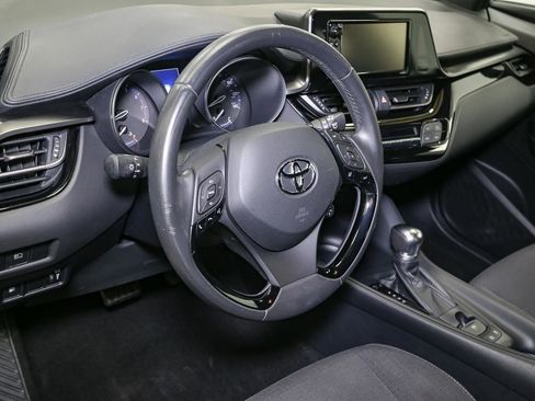 Used 2018 Toyota C-HR XLE FWD image 21