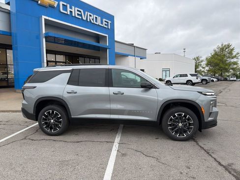 New 2026 Chevrolet Traverse LT w/ Sun and Wheel Package AWD/4WD image 2