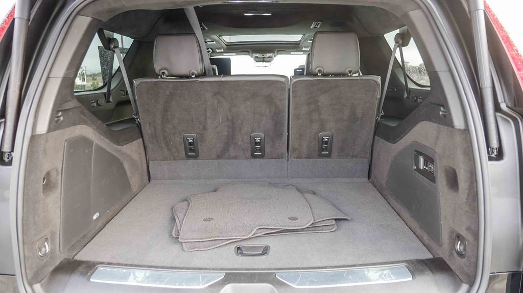 Used 2024 Cadillac Escalade ESV Premium Luxury Platinum AWD/4WD image 32