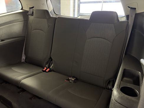 Used 2015 Chevrolet Traverse LT w/ Style and Technology Package image 7