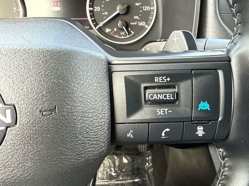 Used 2025 Nissan Rogue SV AWD/4WD image 25