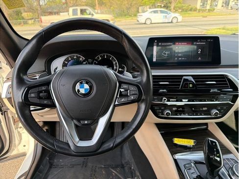 Used 2019 BMW 530i xDrive w/ Convenience Package AWD/4WD image 13