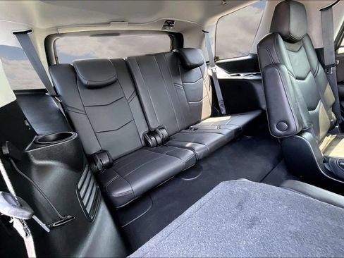 Used 2018 Cadillac Escalade Premium Luxury AWD/4WD image 26