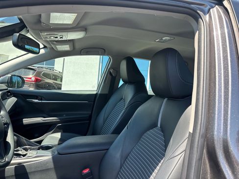 Used 2021 Toyota Camry SE w/ Convenience Package FWD image 15