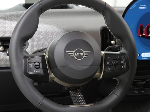 Certified 2025 MINI Cooper 4-Door Hardtop image 7