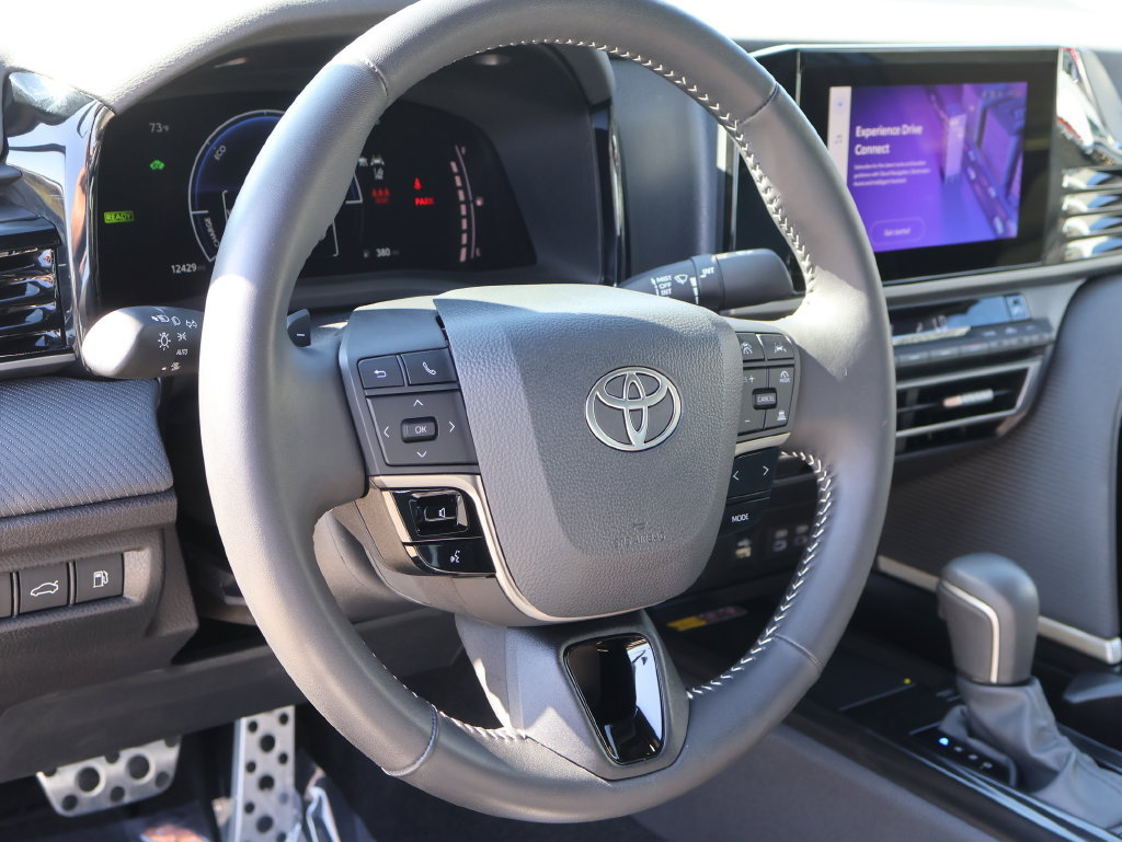 Used 2026 Toyota Camry SE FWD image 24