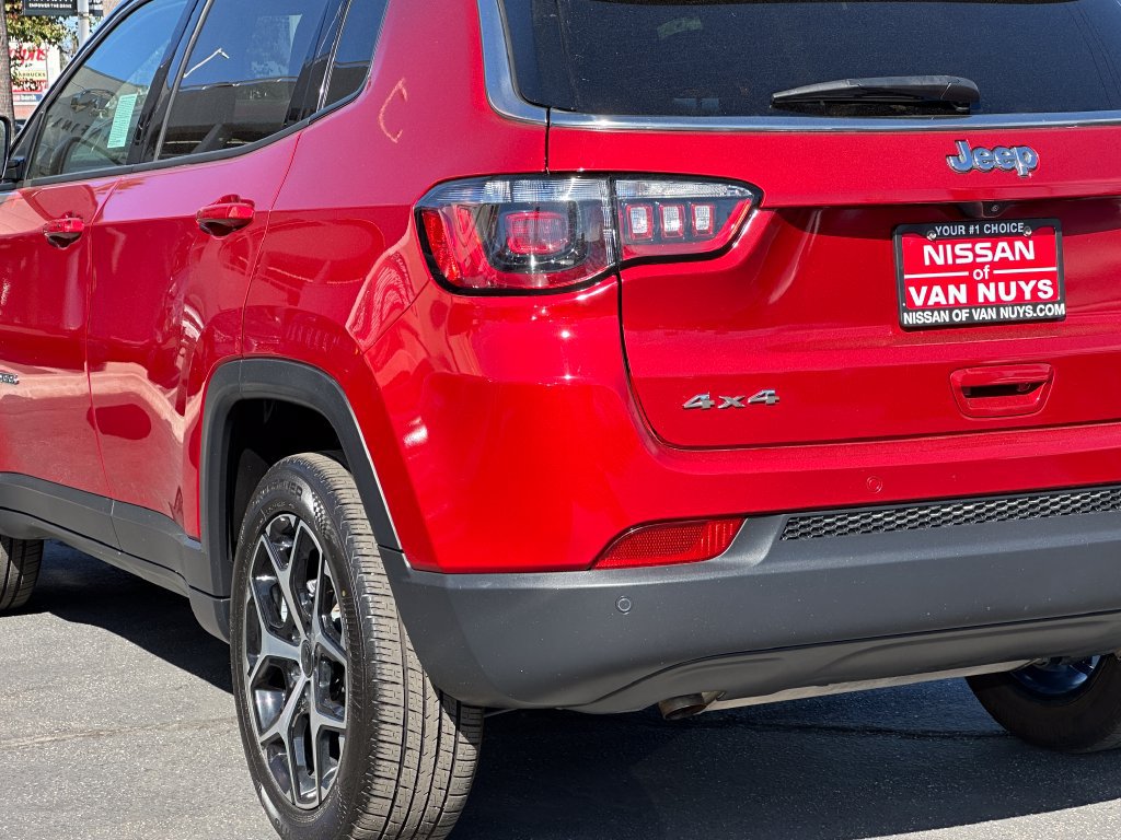 Used 2025 Jeep Compass Limited AWD/4WD image 5