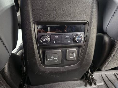 Used 2022 Buick Enclave Premium AWD/4WD image 16