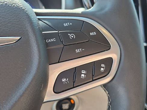 Certified 2022 Chrysler Pacifica Touring-L FWD image 26