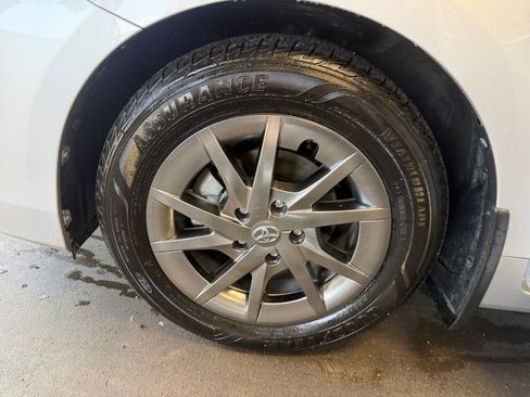 Certified 2017 Toyota Prius V Three FWD image 31