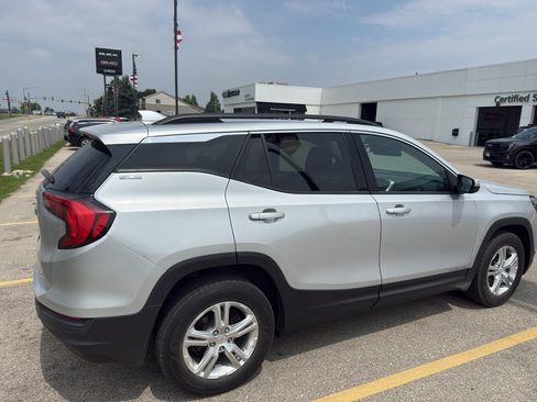 Used 2019 GMC Terrain SLE w/ Driver Convenience Package AWD/4WD image 2