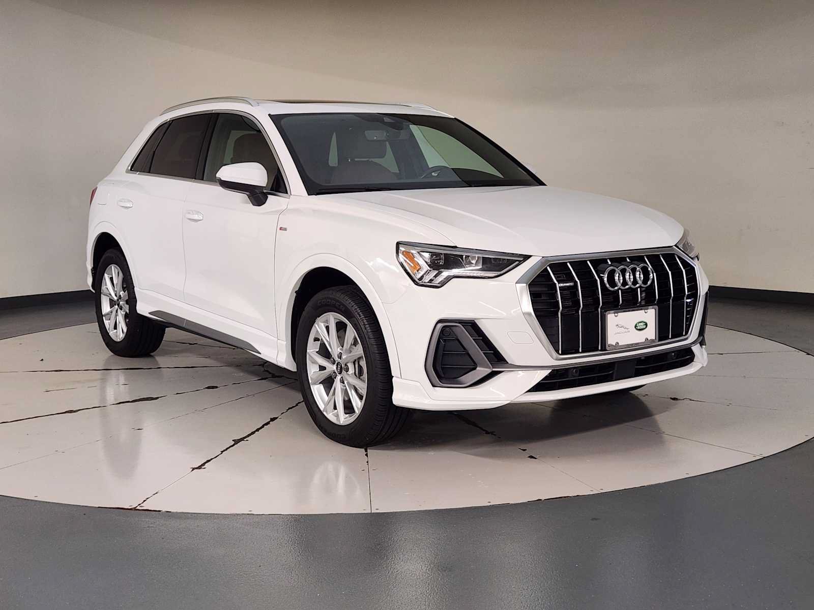 Used 2024 Audi Q3 2.0T Premium AWD/4WD image 7