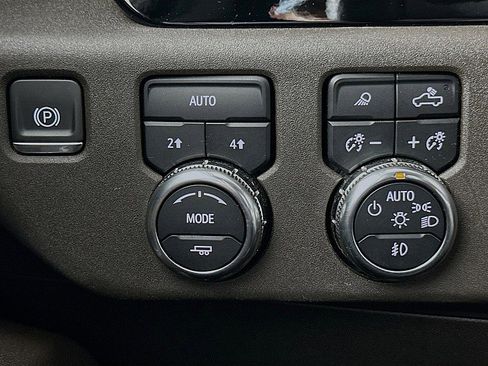 Used 2024 GMC Sierra 1500 SLT image 10